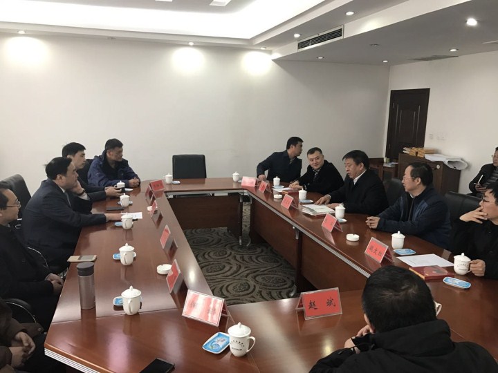 11-鞏義市委書記袁三軍、市人大主任李明楨、市政協(xié)主席談得勝、市委常委、市委辦主任朱軍、副市長(zhǎng)劉軍杰、鞏東新區(qū)副主任劉亞濤等與太極實(shí)業(yè)董事長(zhǎng)、十一科技法人代表趙振元、余才志、陳昌、何斌、趙斌、張松濤、趙遠(yuǎn)遠(yuǎn)、魏靜等會(huì)談.jpg