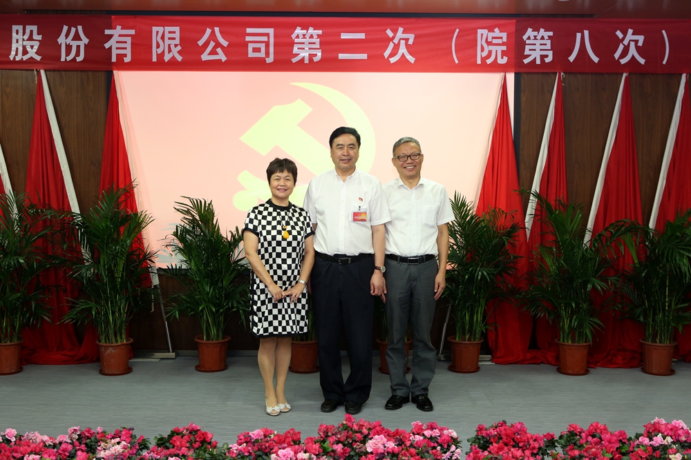 合影-趙振元書記與太極實(shí)業(yè)黨委書記褚兵、黨委副書記兼工會(huì)主席陳月芳合影.jpg